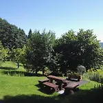 U Subrtu Проживание в семье Стражне