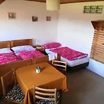U Subrtu Проживание в семье Стражне