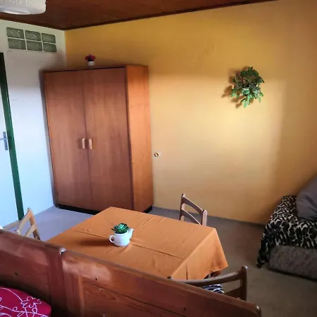 Homestay Chalupa U Subrtu Strazne